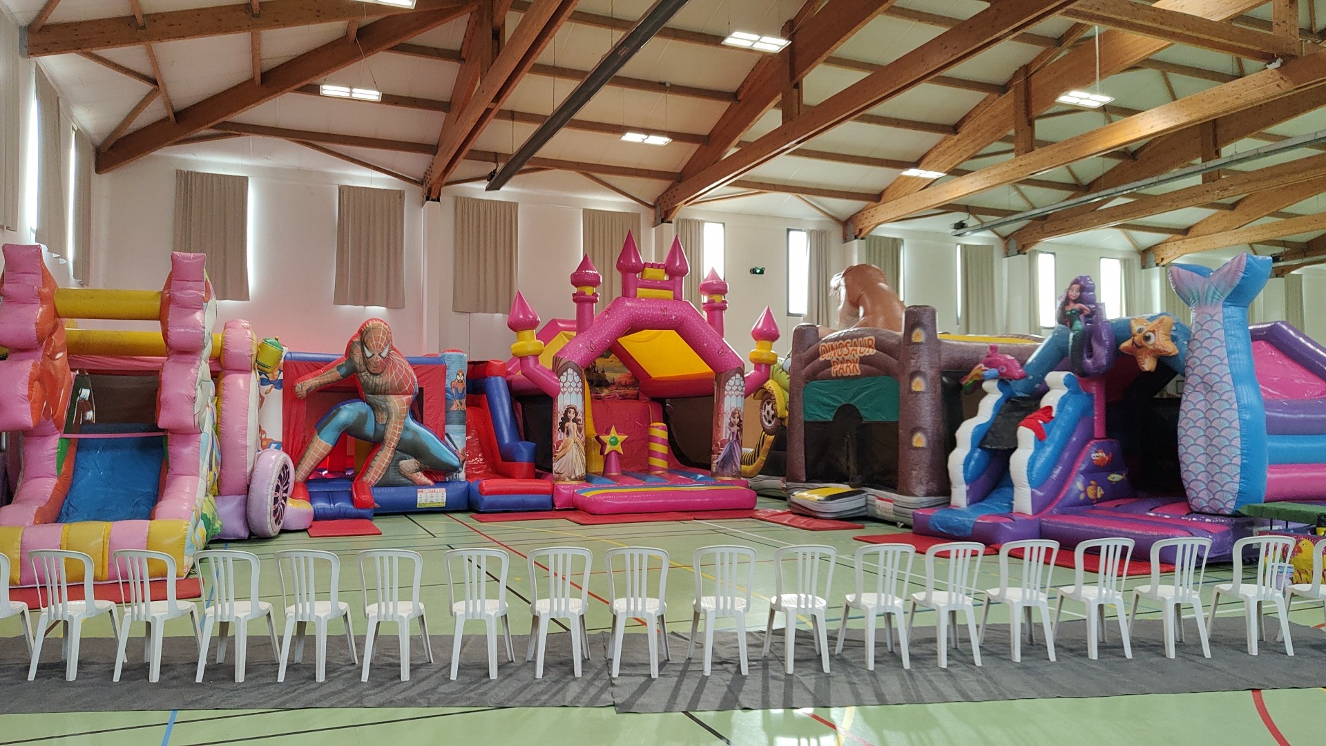 Votre Parc de Jeux Gonflables aussi en intérieur.